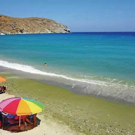 Awesome In Andros With 4 Bedrooms And Wifi Prázdninový dům *