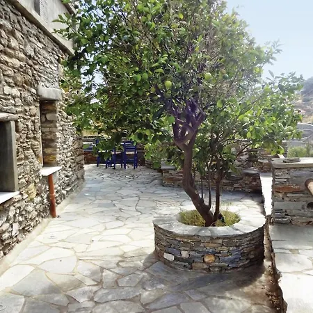 Awesome In Andros With 4 Bedrooms And Wifi Steniaí