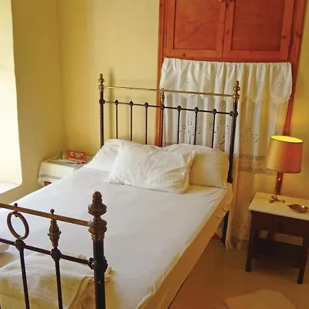 Awesome In Andros With 4 Bedrooms And Wifi 펜션