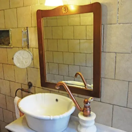 Awesome In Andros With 4 Bedrooms And Wifi 펜션 *