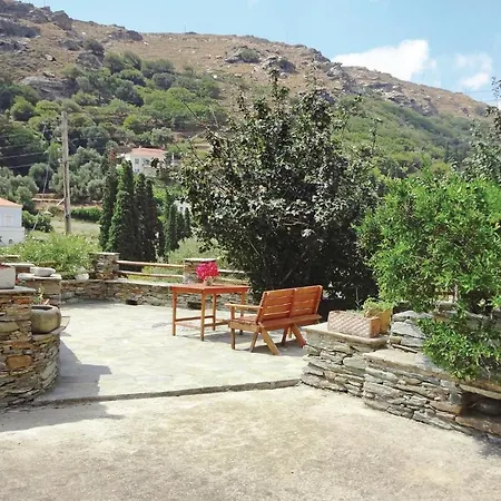 펜션 Awesome In Andros With 4 Bedrooms And Wifi *